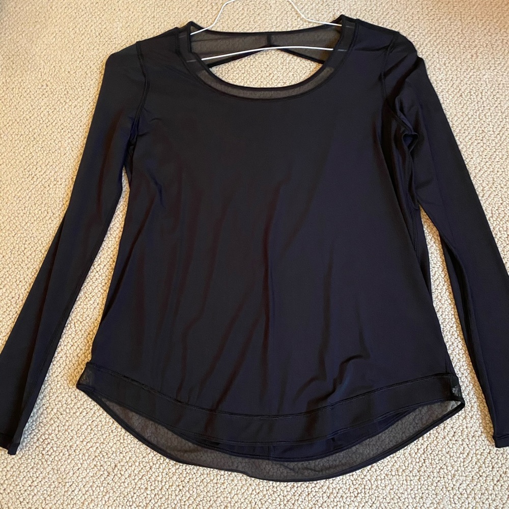 black lululemon top size 4